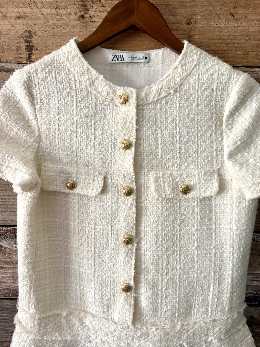 Elegant Cream Short-Sleeve Tweed Dress with Button Detail - Picture 6 of 12